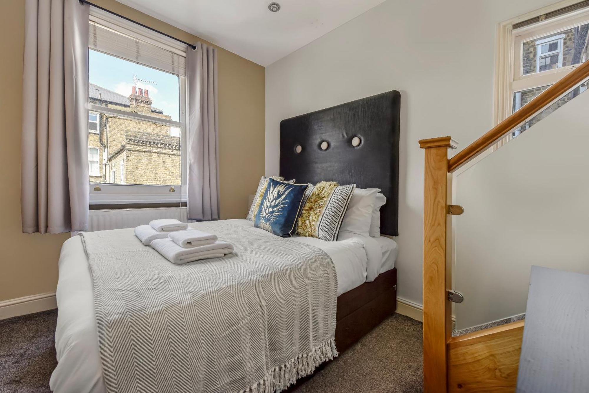 The West Kensington Collection Apartment London Exterior photo